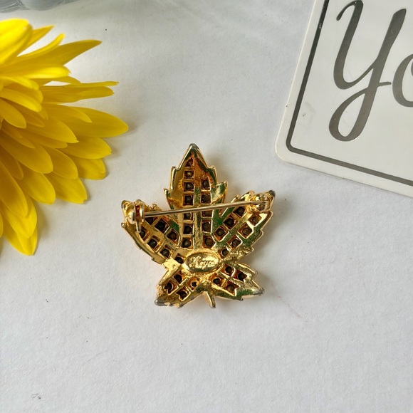 Vintage Signed KEYES Gold Maple Leaf Brooch | Aurora Borealis - Picture 4 of 8